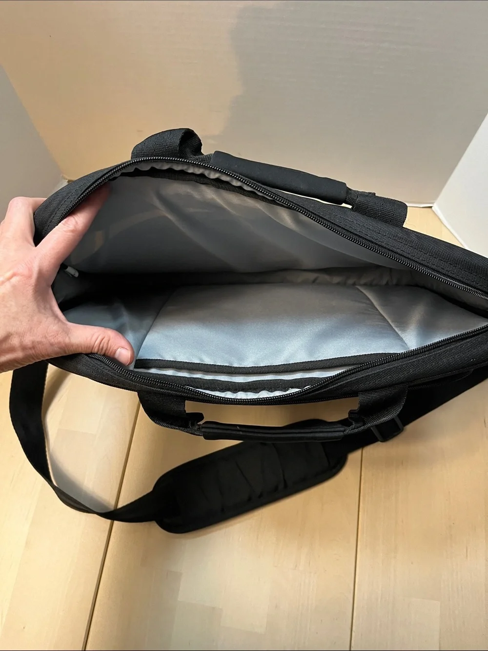 Case Logic Black Laptop & Tablet Commuter Briefcase Messenger Bag